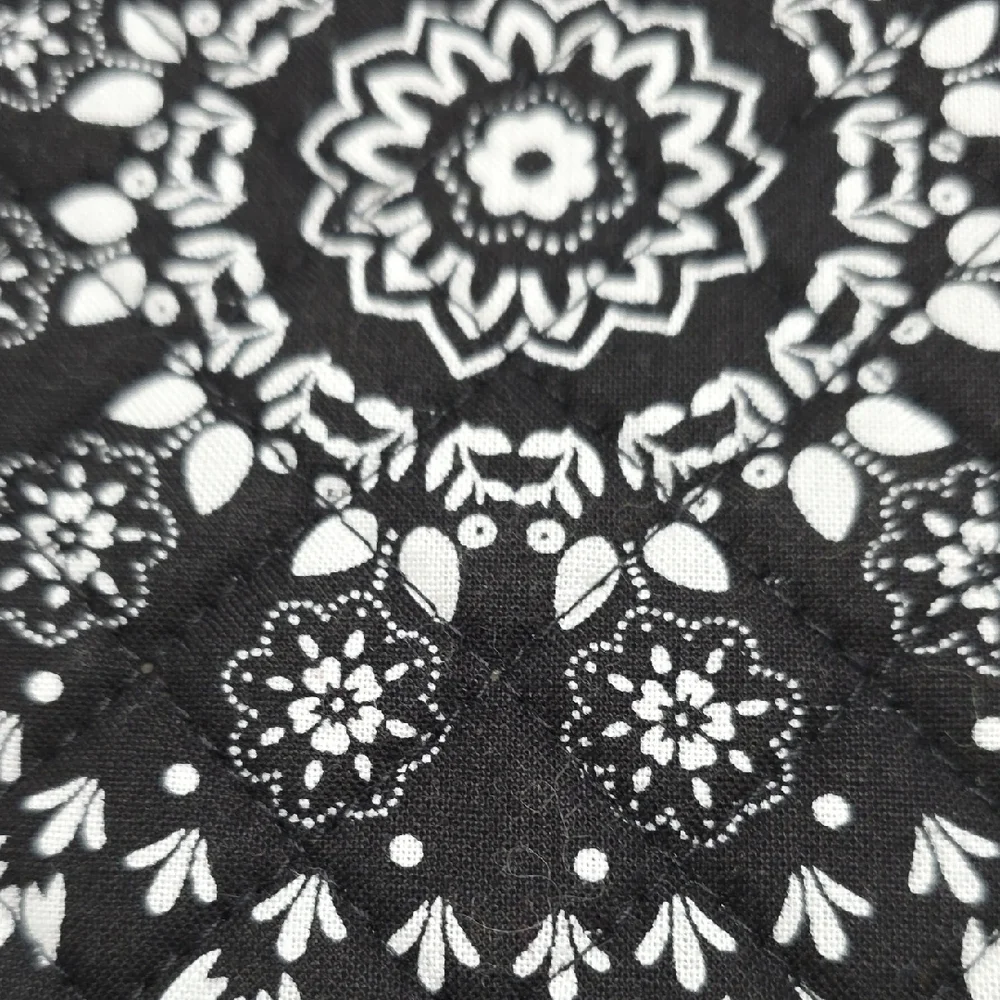 Vera Bradley Black Bandana Medallion Padded Laptop / Tablet Sleeve